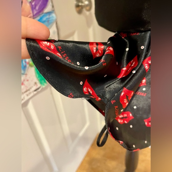 Delicates Pajama Set Liquid Satin Large Kisses Cami & Shorts Sexy - Picture 15 of 15